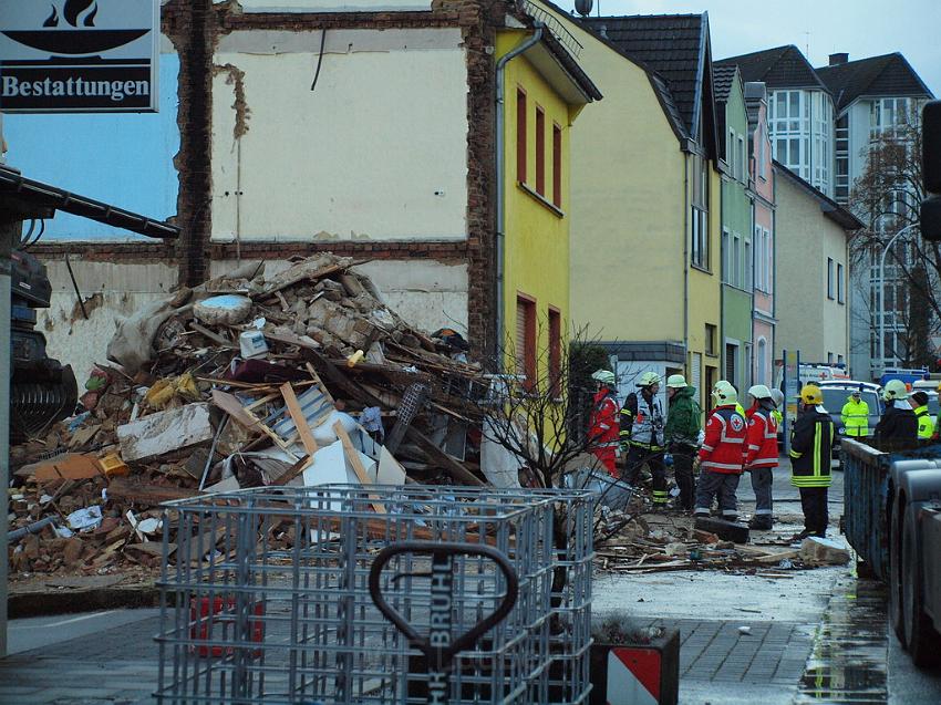 Hausexplosion Bruehl bei Koeln Pingsdorferstr P588.JPG